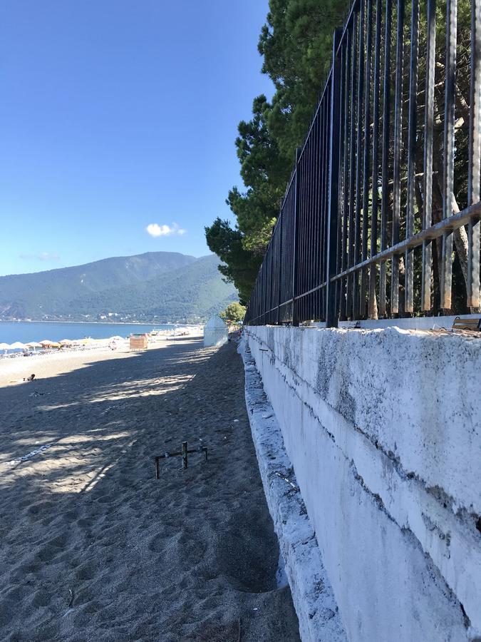 Частный Дом У Моря Gagra Exterior photo